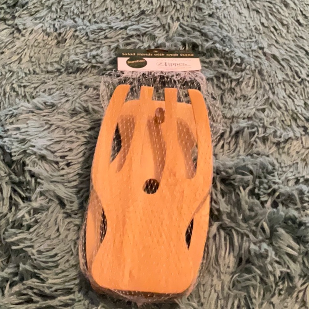 NWT Bamboo Salad Hands